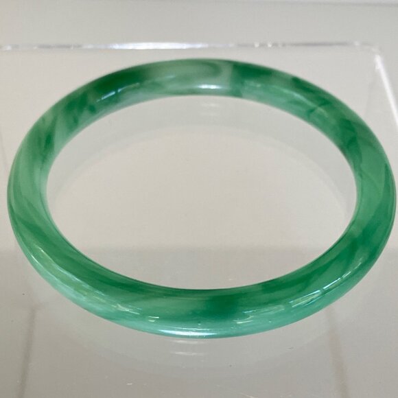 Vintage Small Jade Bangle Bracelet - Picture 4 of 13